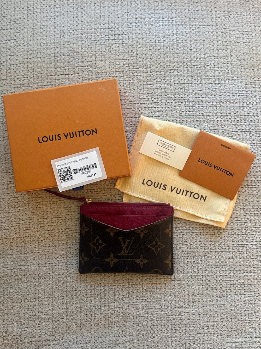 Louis Vuitton Porte Cartes Zippé (M62257) in Monogram/Fuchsia